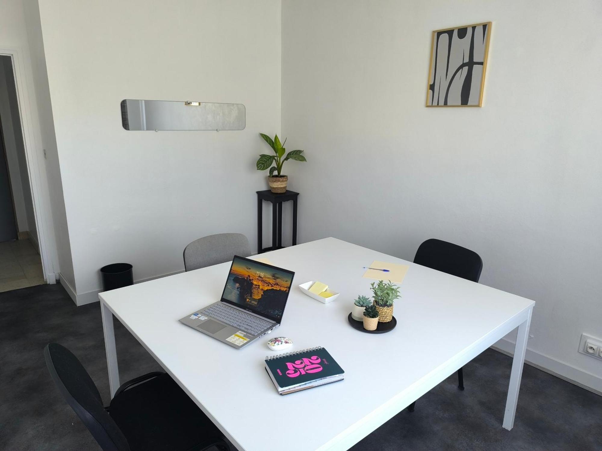 Adonis Lyon Est Hotel Artys Saint-Priest-en-Jarez Exterior foto